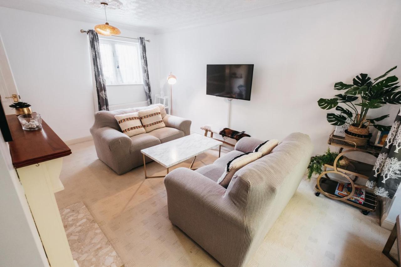 Booker Avenue House - 4 Bedroom House With Garden And Parking Milton Keynes Exterior photo