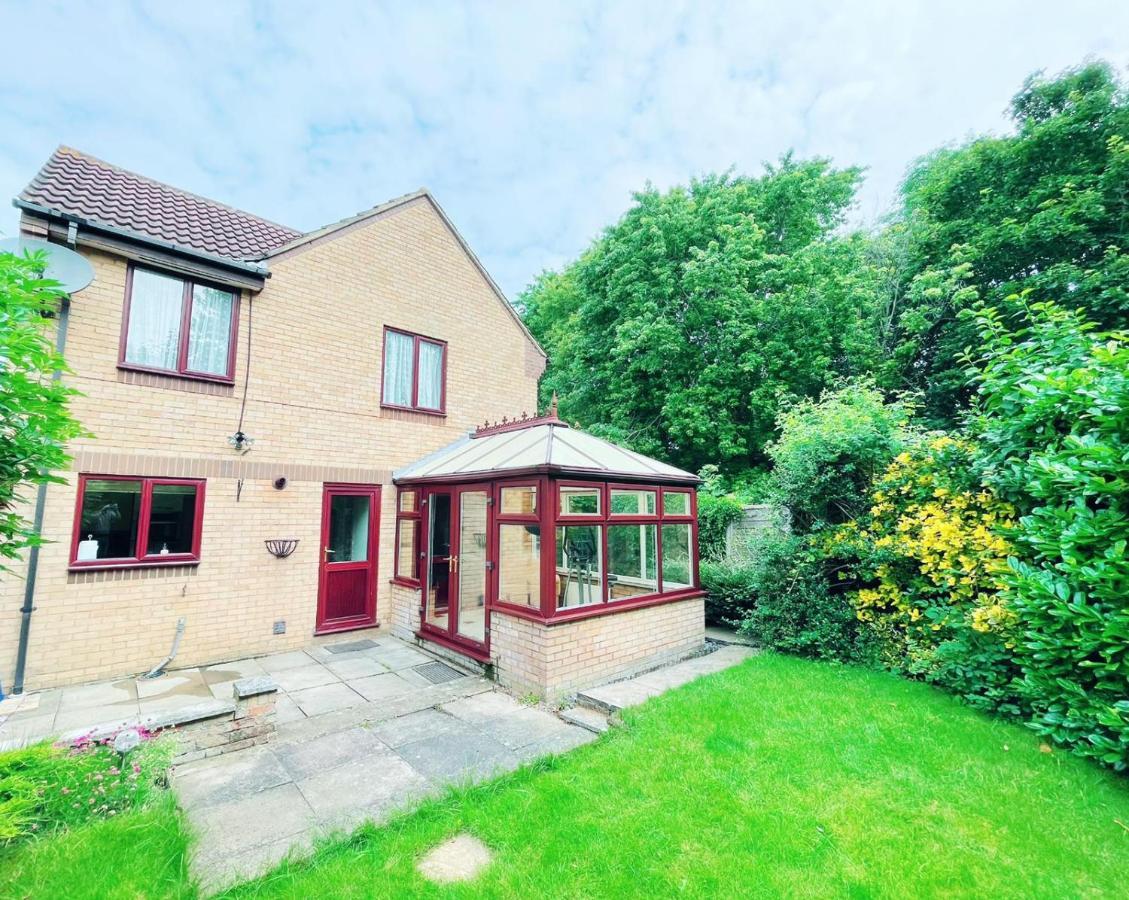 Booker Avenue House - 4 Bedroom House With Garden And Parking Milton Keynes Exterior photo