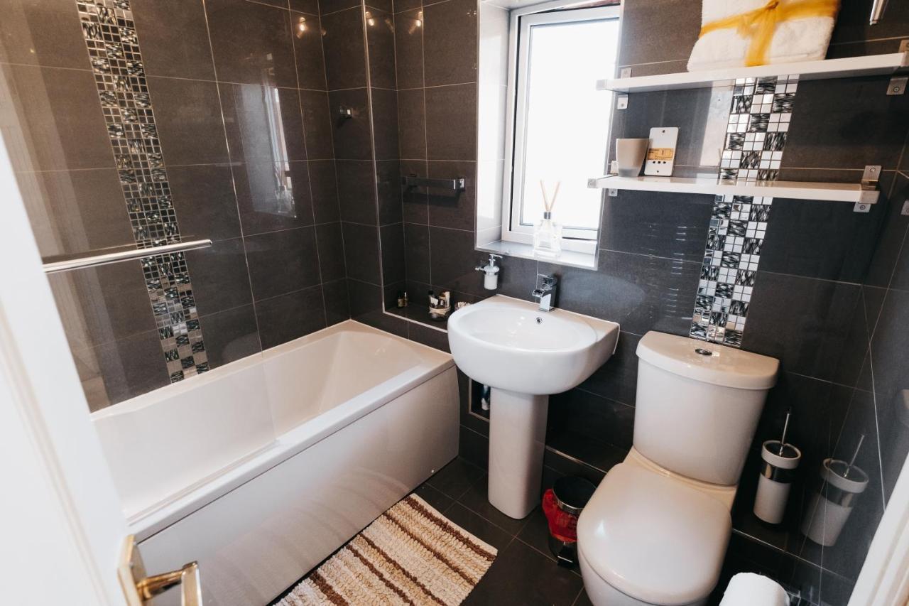 Booker Avenue House - 4 Bedroom House With Garden And Parking Milton Keynes Exterior photo